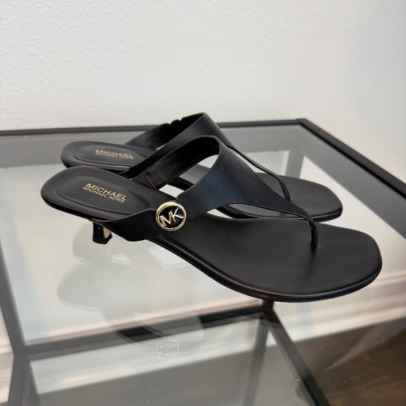 MICHAEL KORS women’s black Lucinda Kitten Heel Leather Sandals Size 9 NWOB - Picture 1 of 12